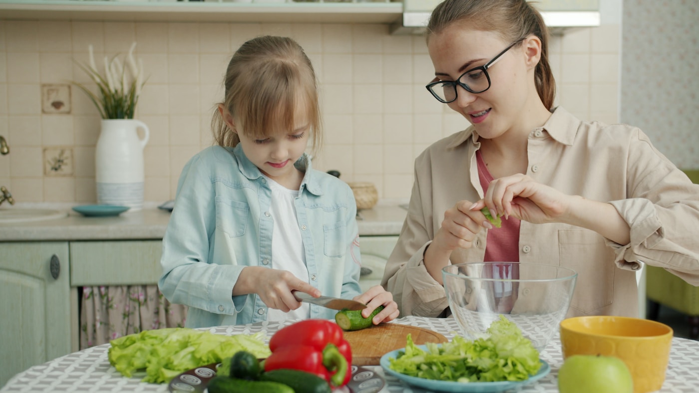 Pregătire de salată în bucătărie